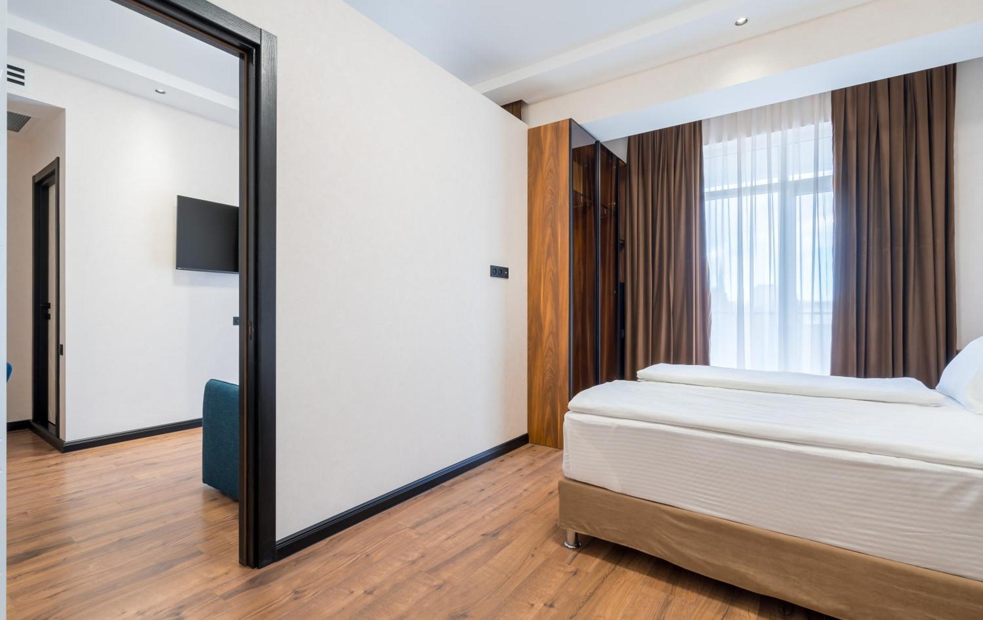 Olympus Hotel By Umbrella Tbilisi Ngoại thất bức ảnh
